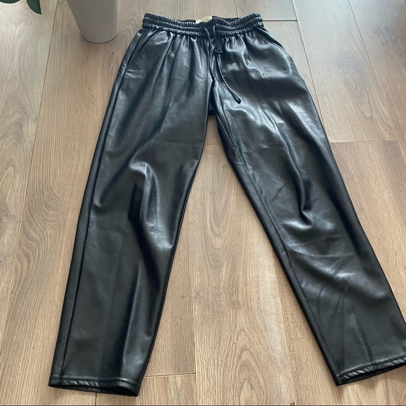 🍂 FALL essential. WILFRED FREE Black Faux Leather Pants - Picture 4 of 13